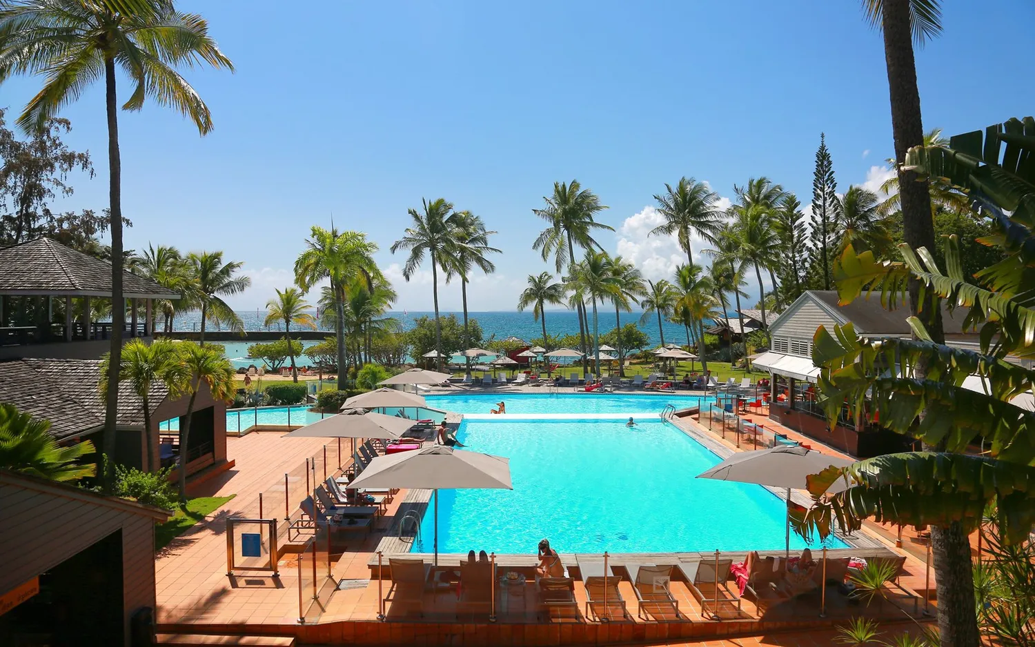 Plage de La Créole Guadeloupe Pool party