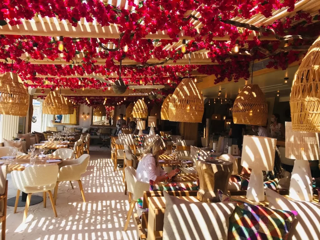Reservation at LA PETITE PLAGE restaurant St Tropez KEYS