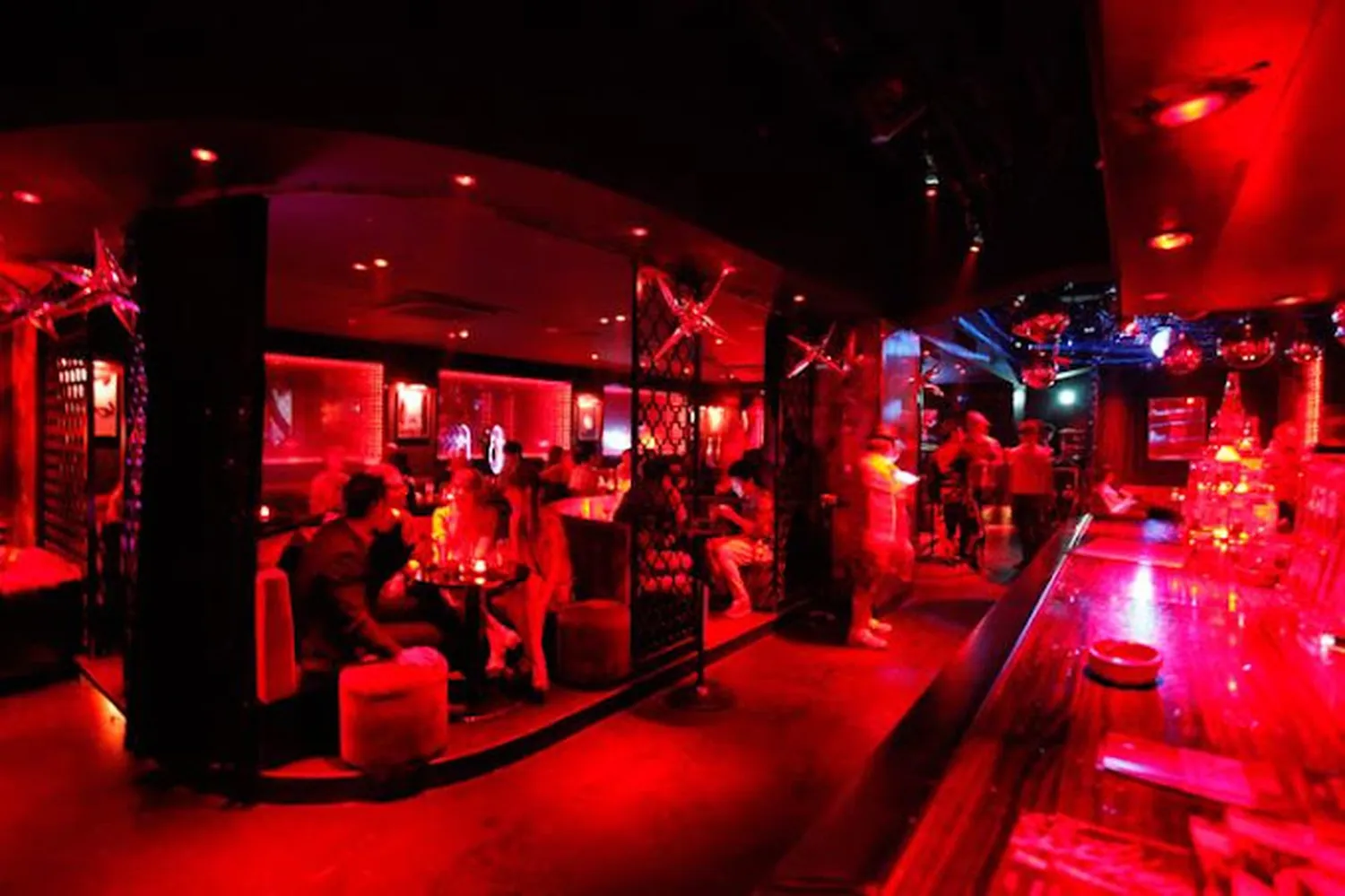 Le Baron nightclub Paris