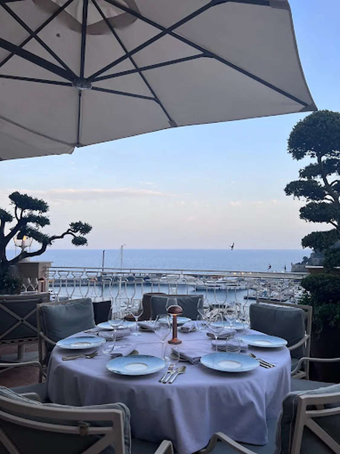 Pavyllon beach restaurant Monaco