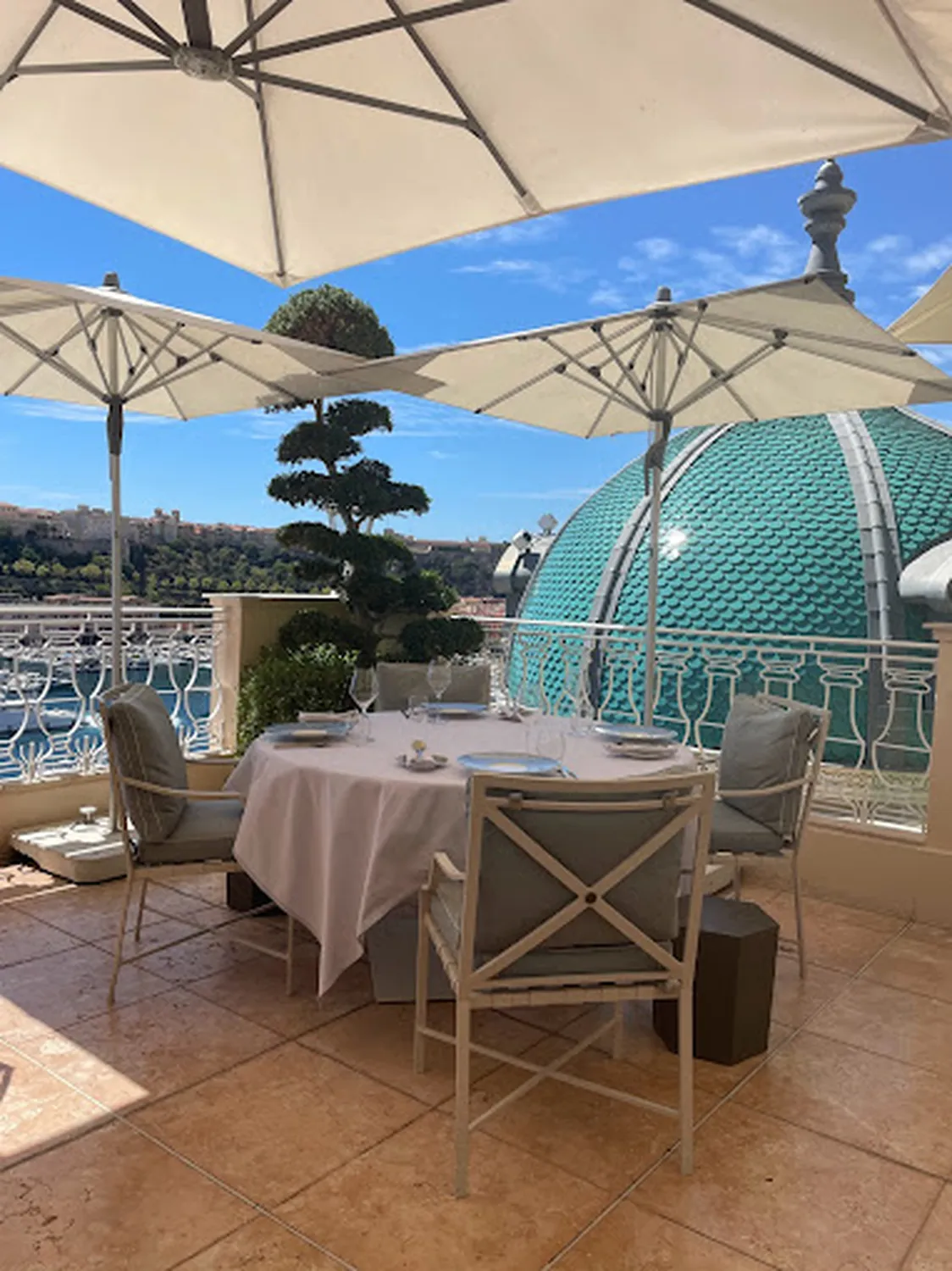 Pavyllon beach restaurant Monaco