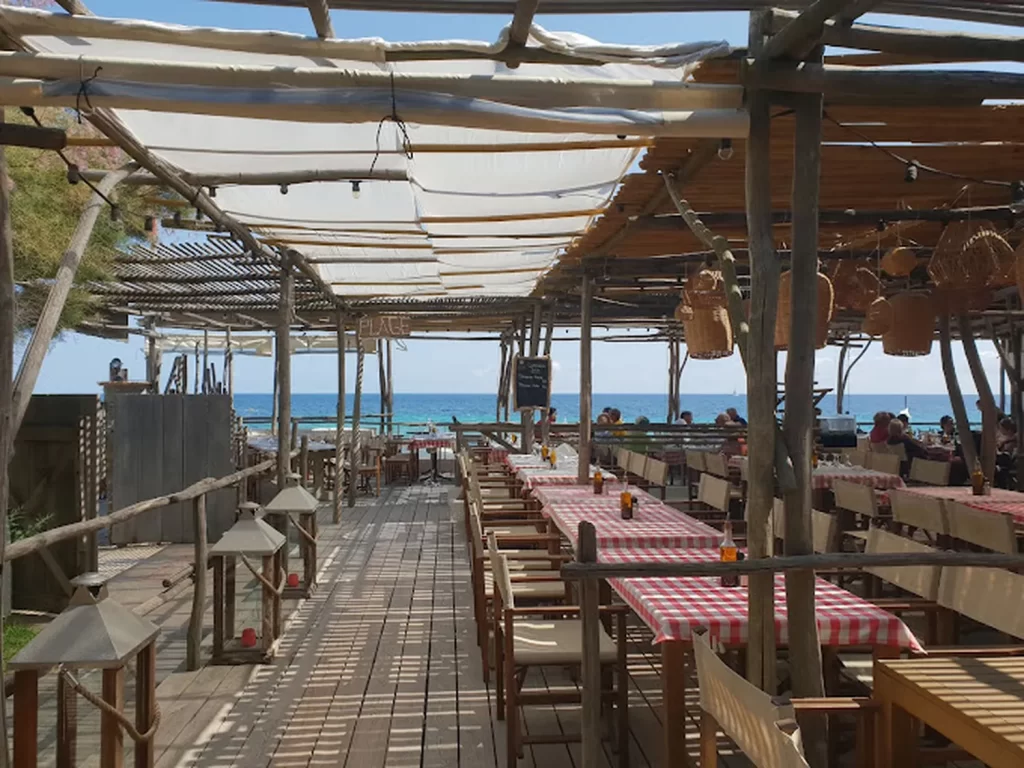 Reservation at PLAGE DES SALINS restaurant St Tropez KEYS