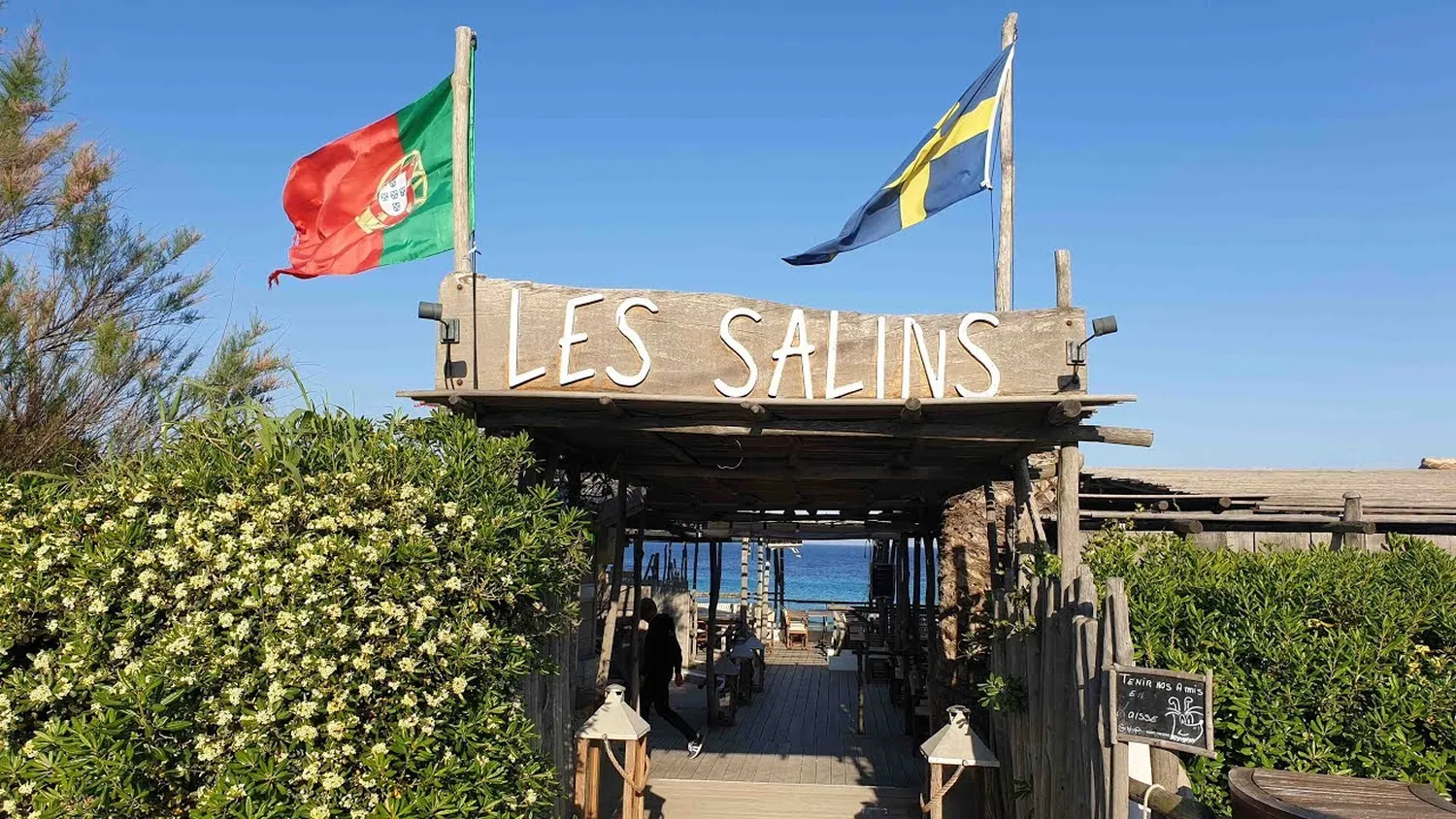 Reservation at PLAGE DES SALINS restaurant St Tropez KEYS