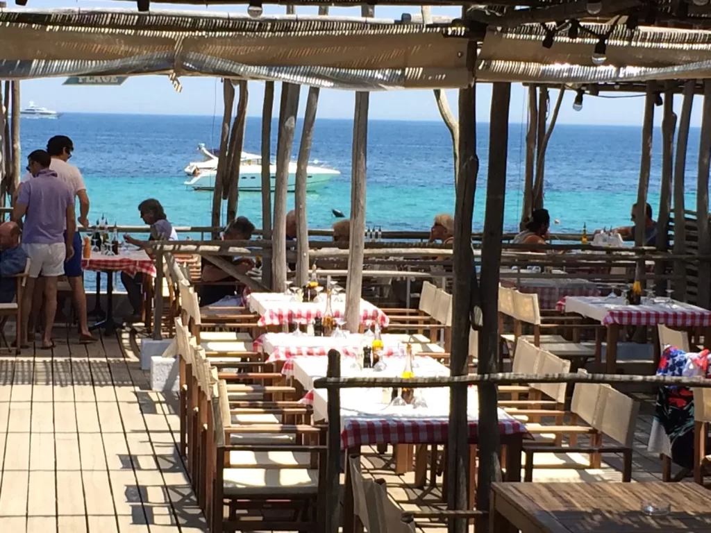 Reservation at PLAGE DES SALINS restaurant St Tropez KEYS