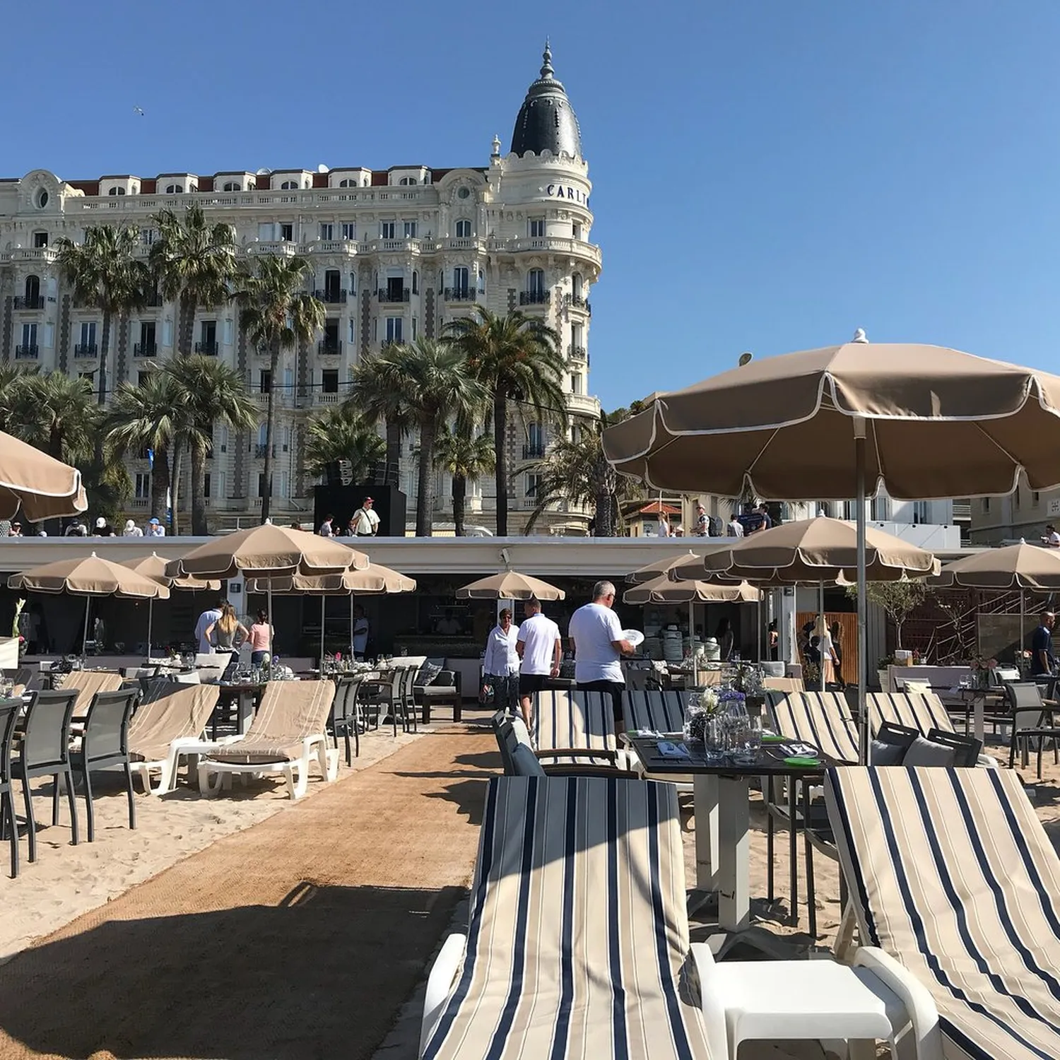 Vegaluna beach restaurant Cannes