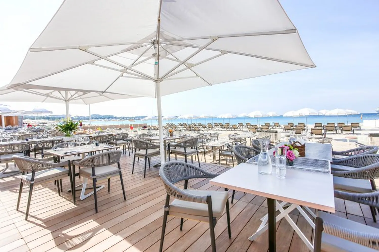 Vegaluna beach Cannes restaurant_theworldkeys_7