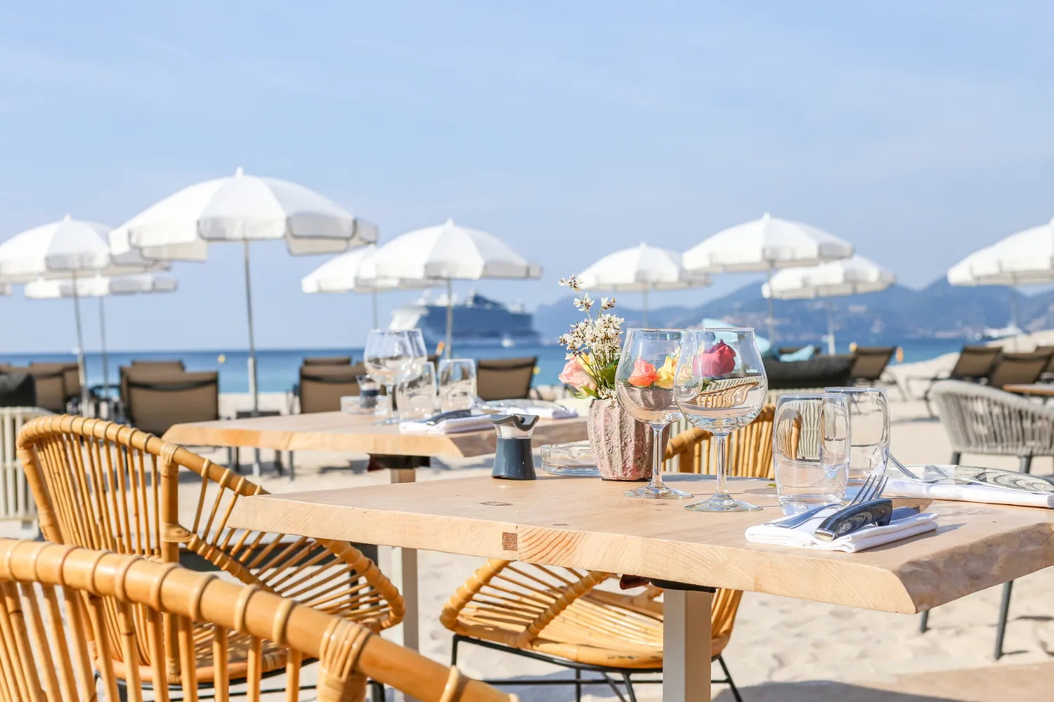 Vegaluna beach Cannes restaurant