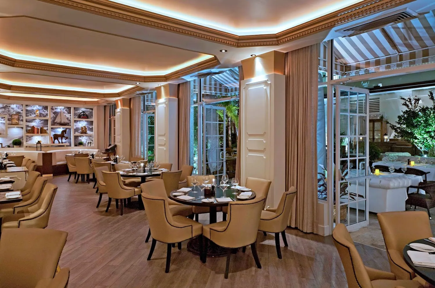 Villa Azur restaurant Miami Beach