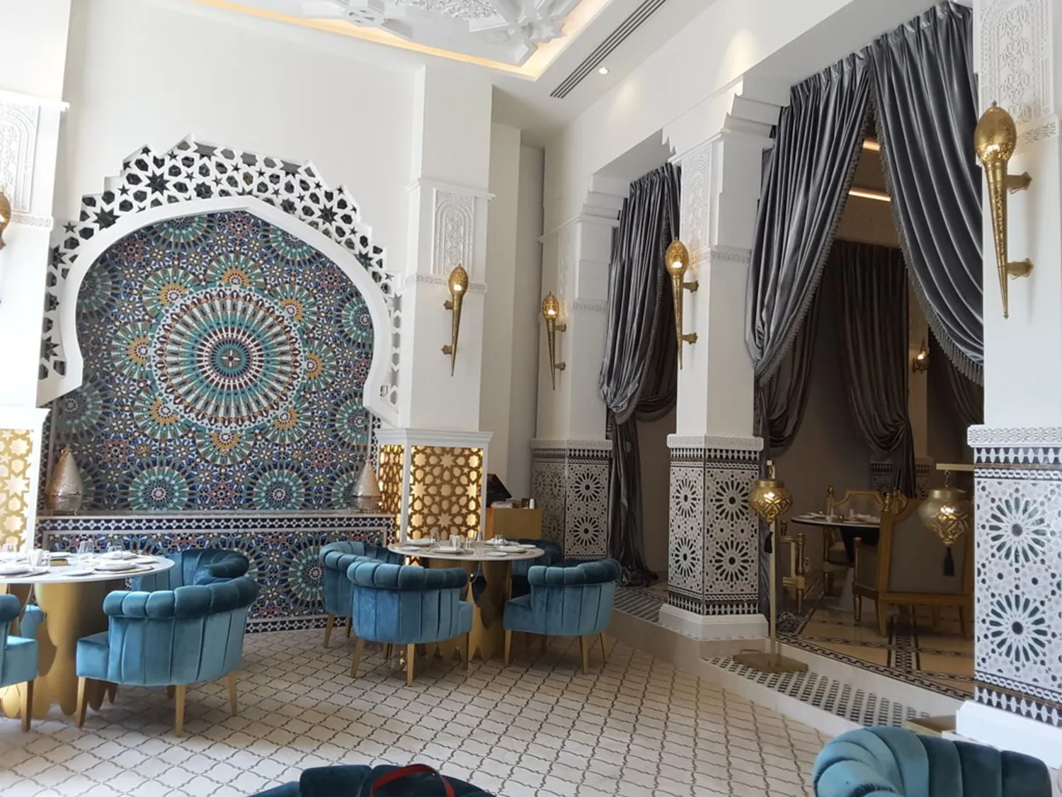 Bab Al Mansour restaurant Dubaï