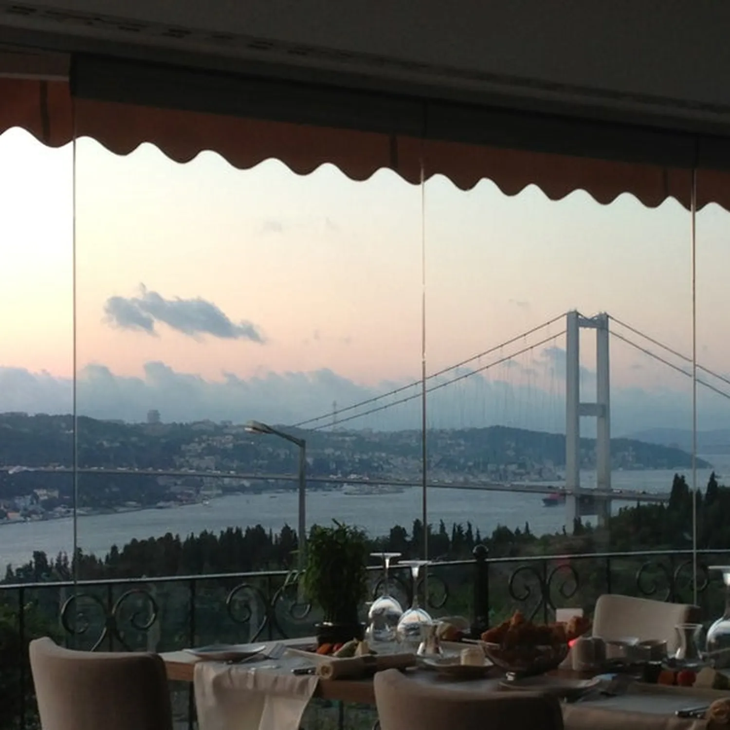 Bridge restaurant Istanbul