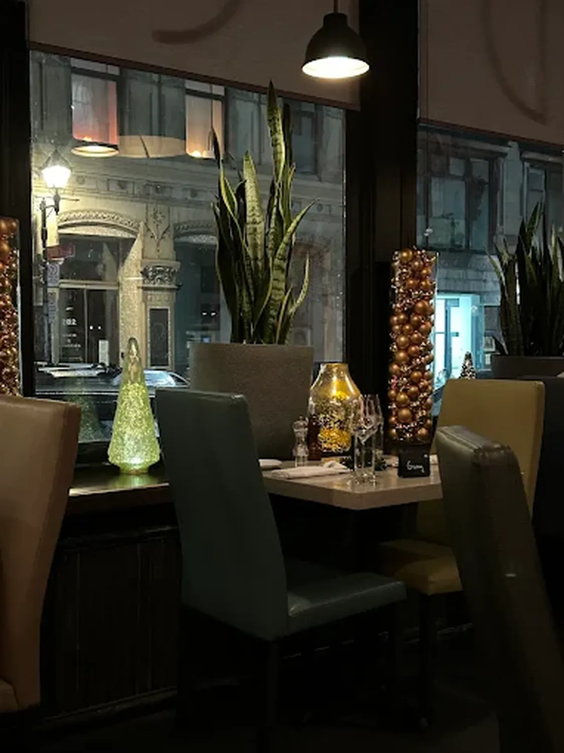 Chez Delmo restaurant Montreal