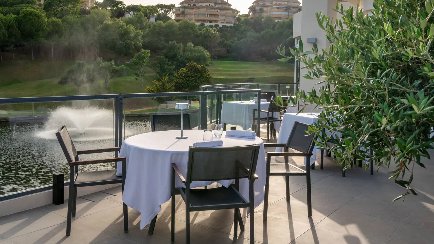 El lago restaurant Marbella