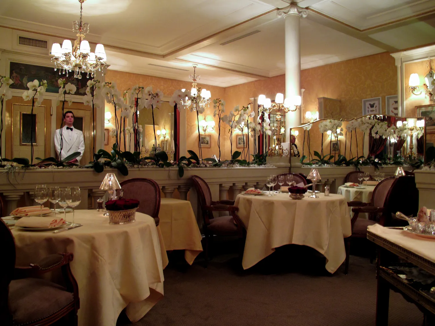 Lasserre restaurant Paris