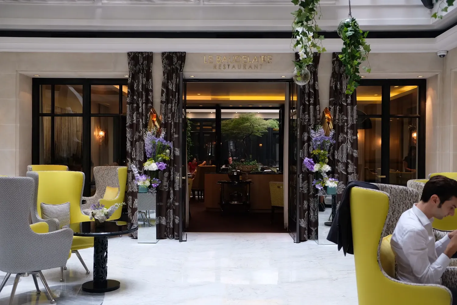 Le Baudelaire restaurant Paris