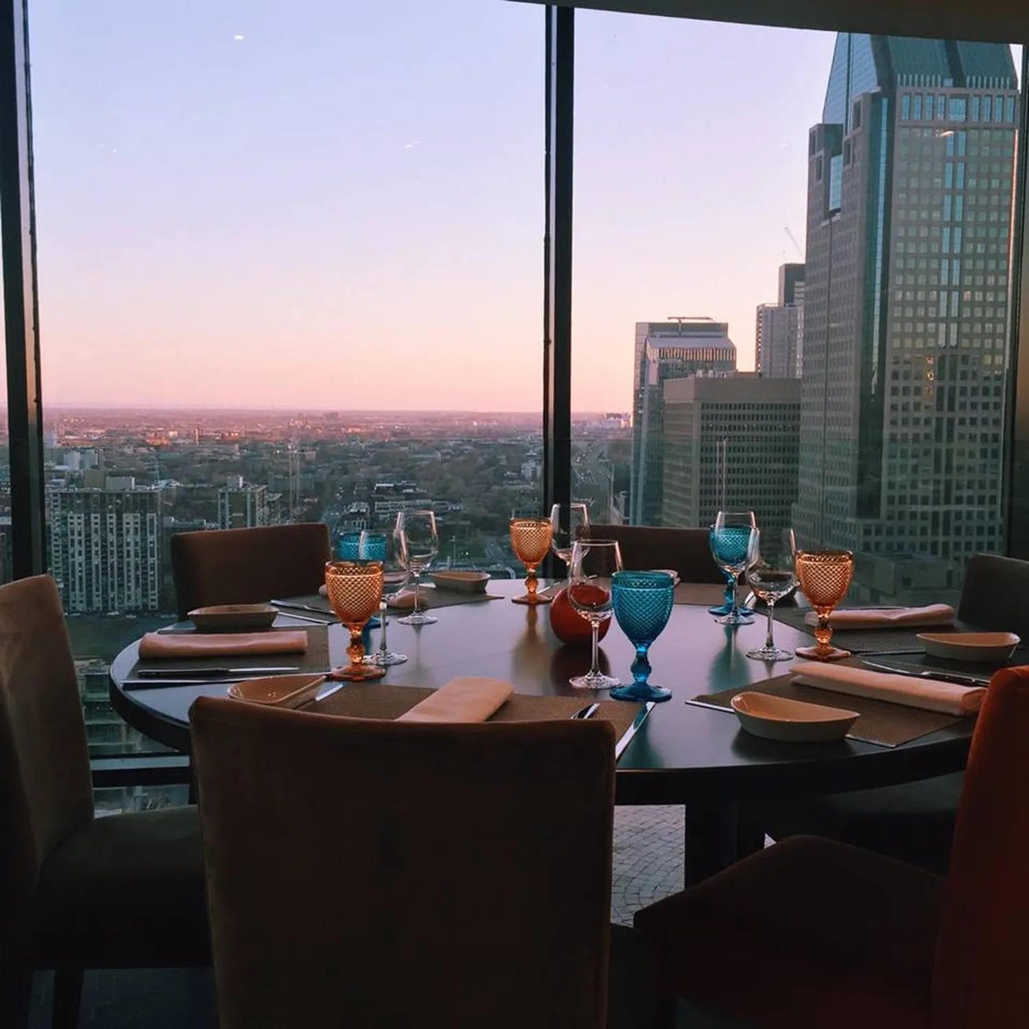 Portus 360 restaurant Montreal