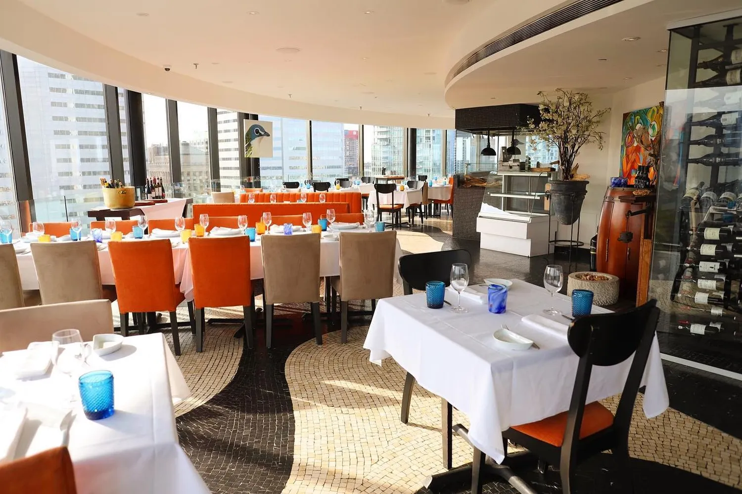 Portus 360 restaurant Montreal