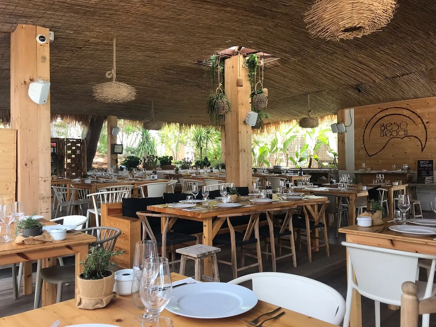 Beso Beach restaurant Ibiza_theworldkeys_3