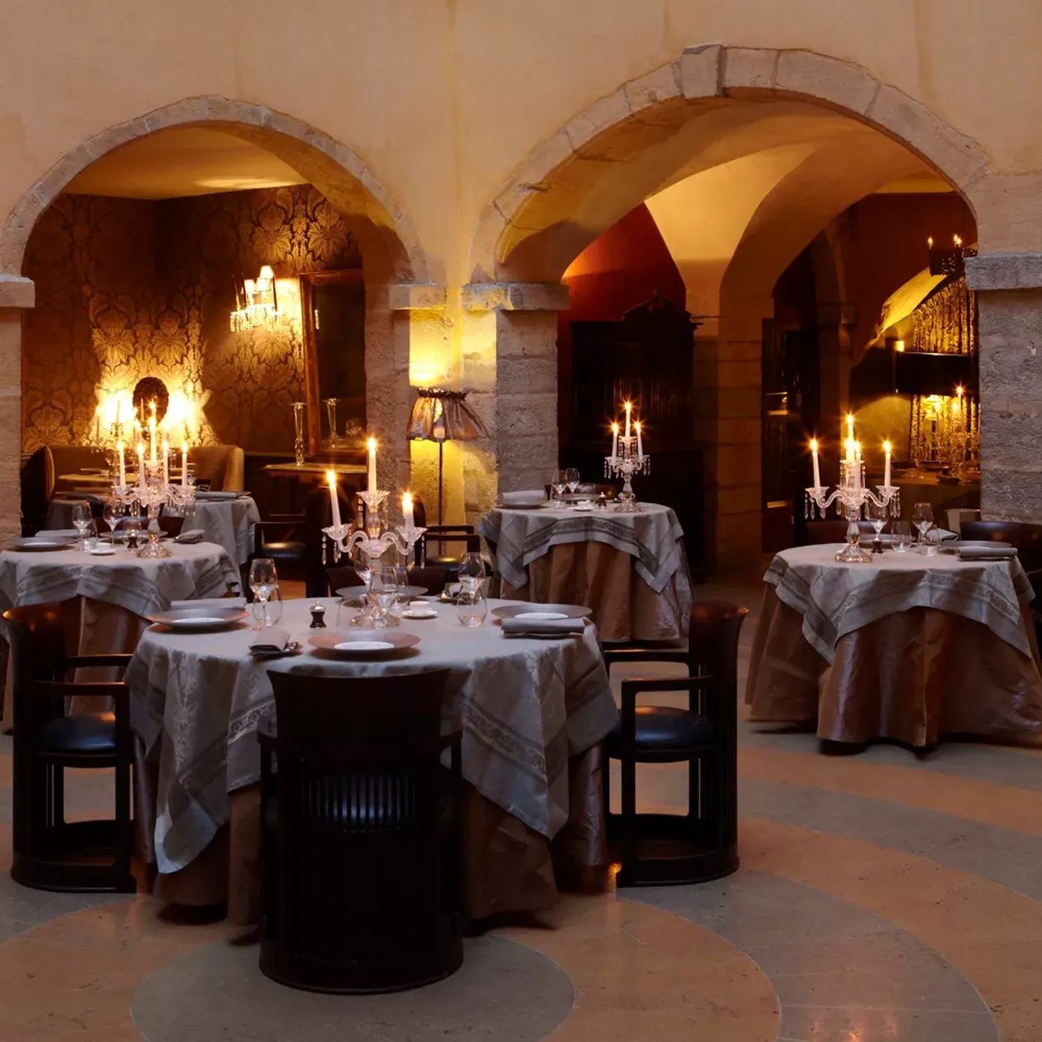 Cour des Loges restaurant Lyon