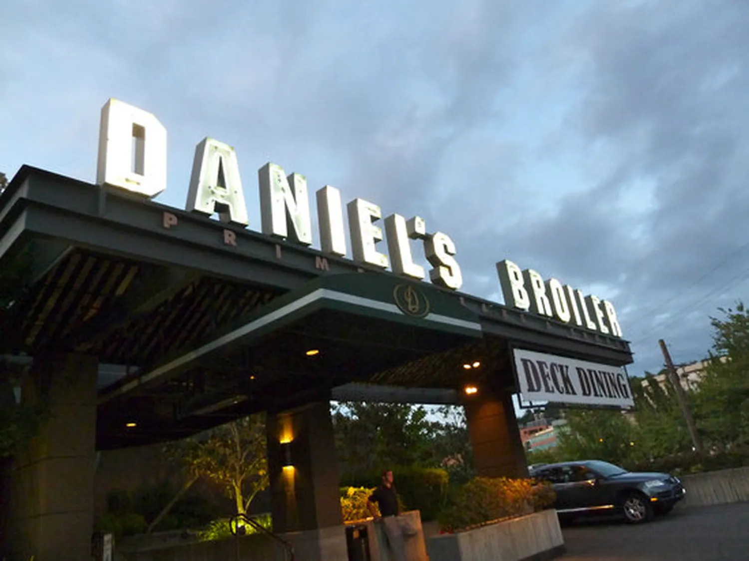 Daniel's Broiler steakhouse restaurant Seattle