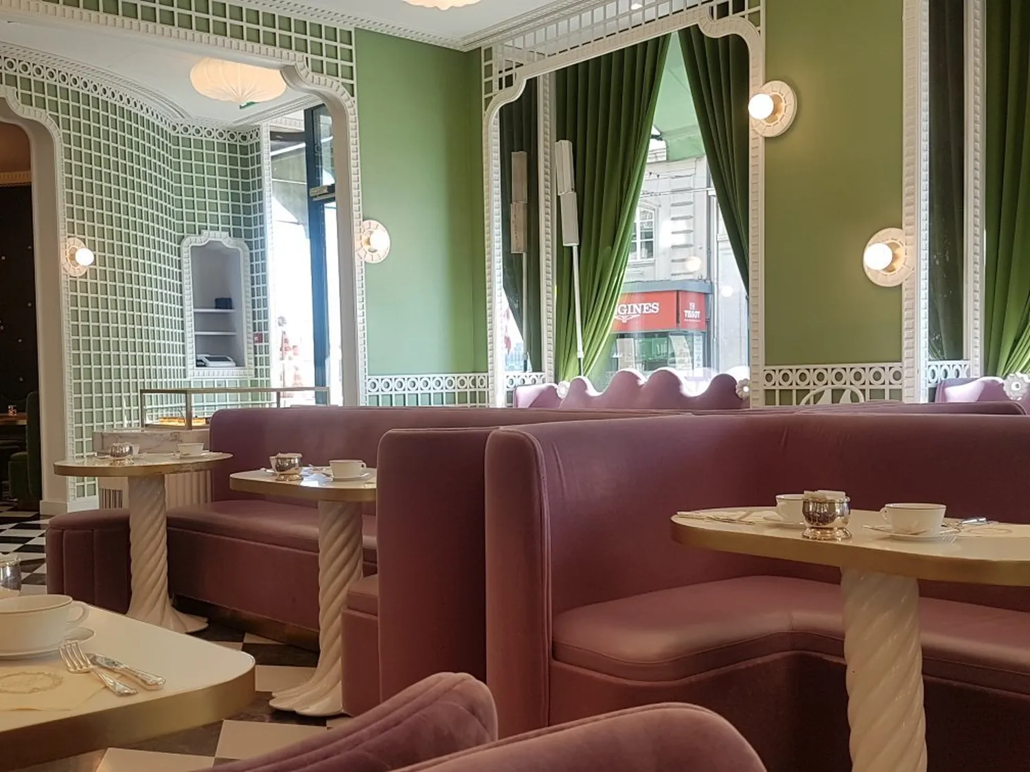 Laduree restaurant Geneva