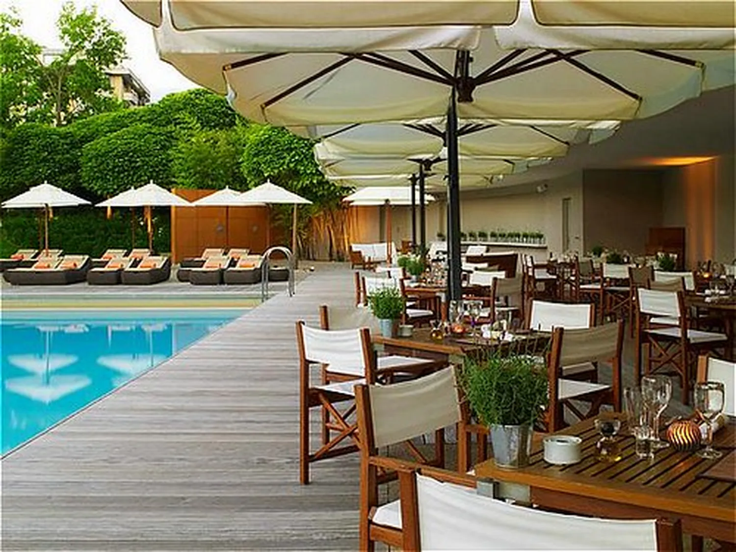 Poolside restaurant Geneva