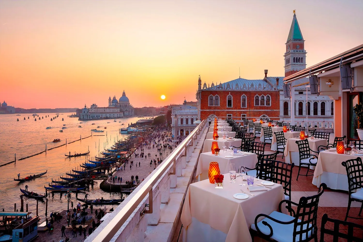 Top of the Carlton restaurant Venise