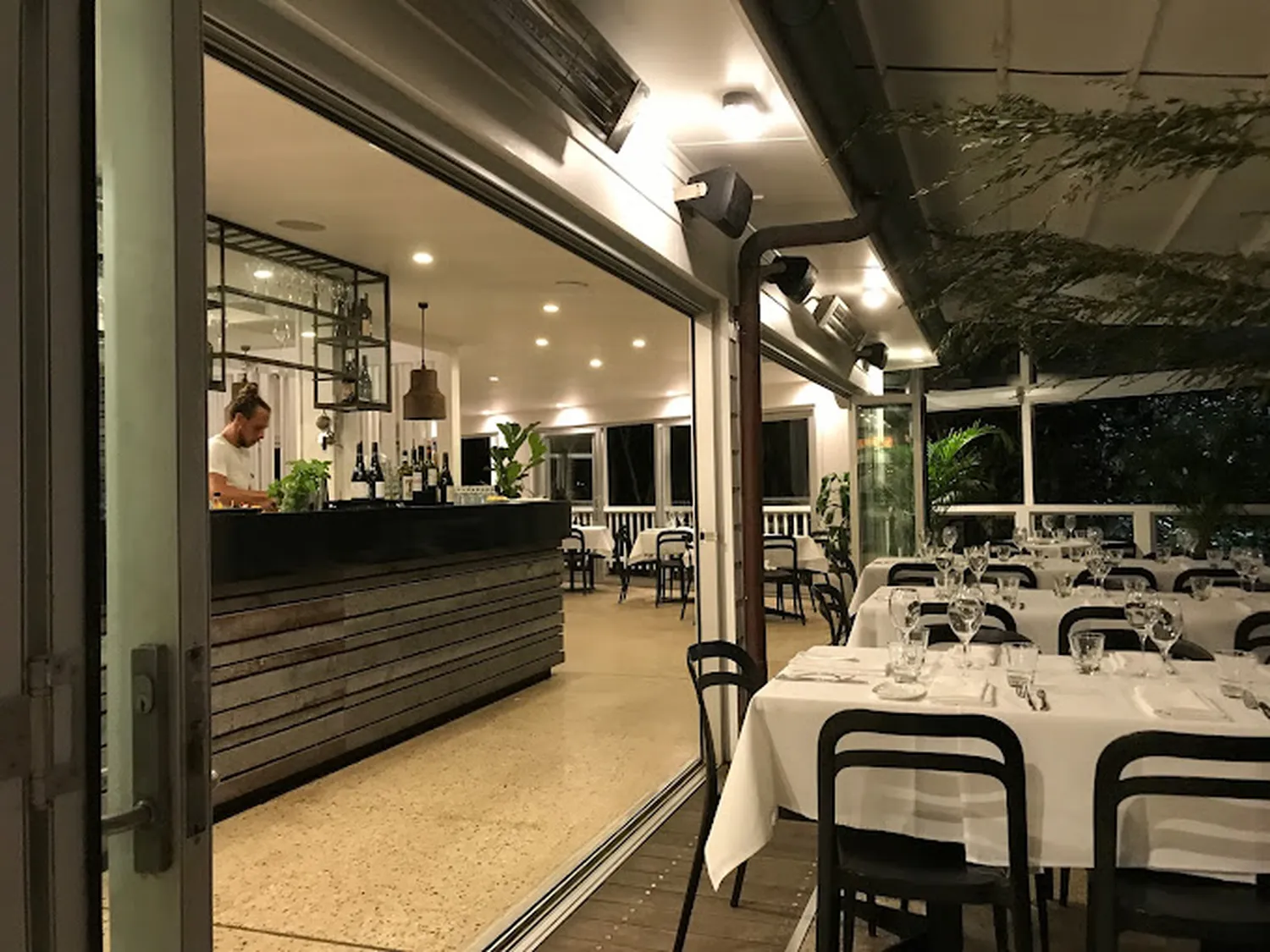 BEACH restaurant Byron bay