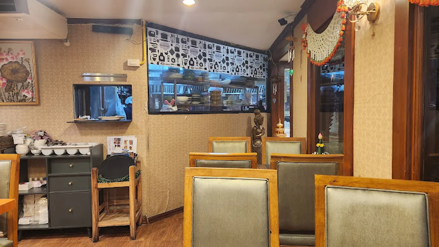 Baan Tassanee restaurant Bangkok