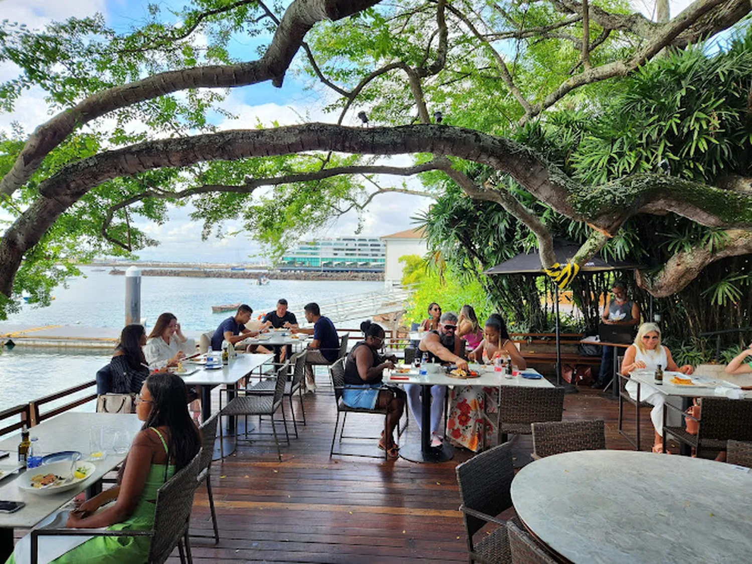 Lafayette restaurant Salvador