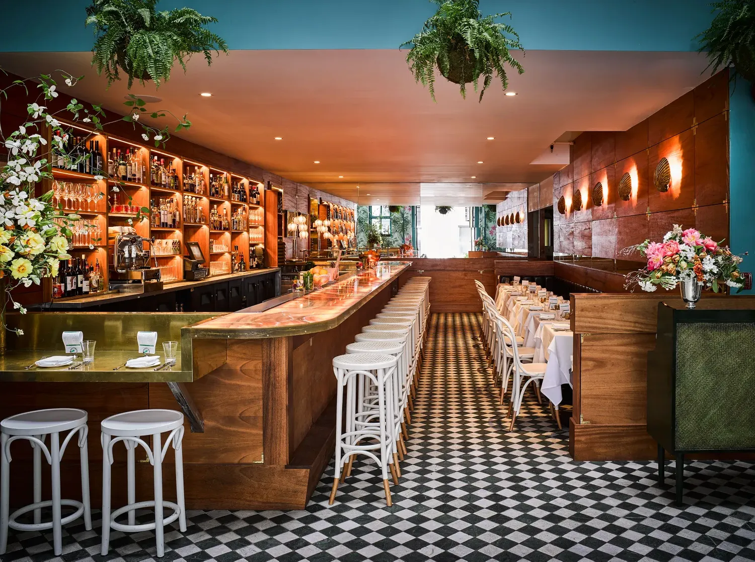 https://theworldkeys.com/wp-content/uploads/2022/10/Leos-Oyster-restaurant-San-Francisco_theworldkeys.webp