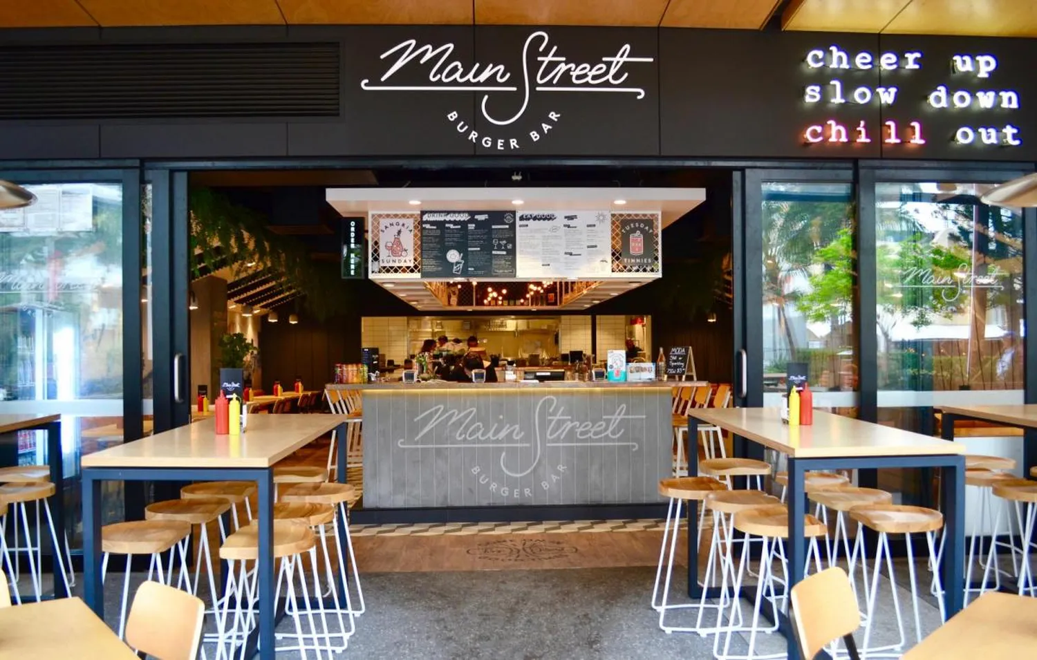 Main Street estaurant Byron Bay