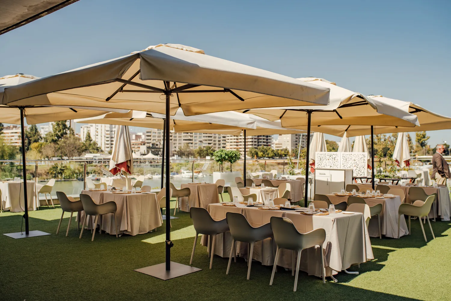 Muelle 21 restaurant Seville