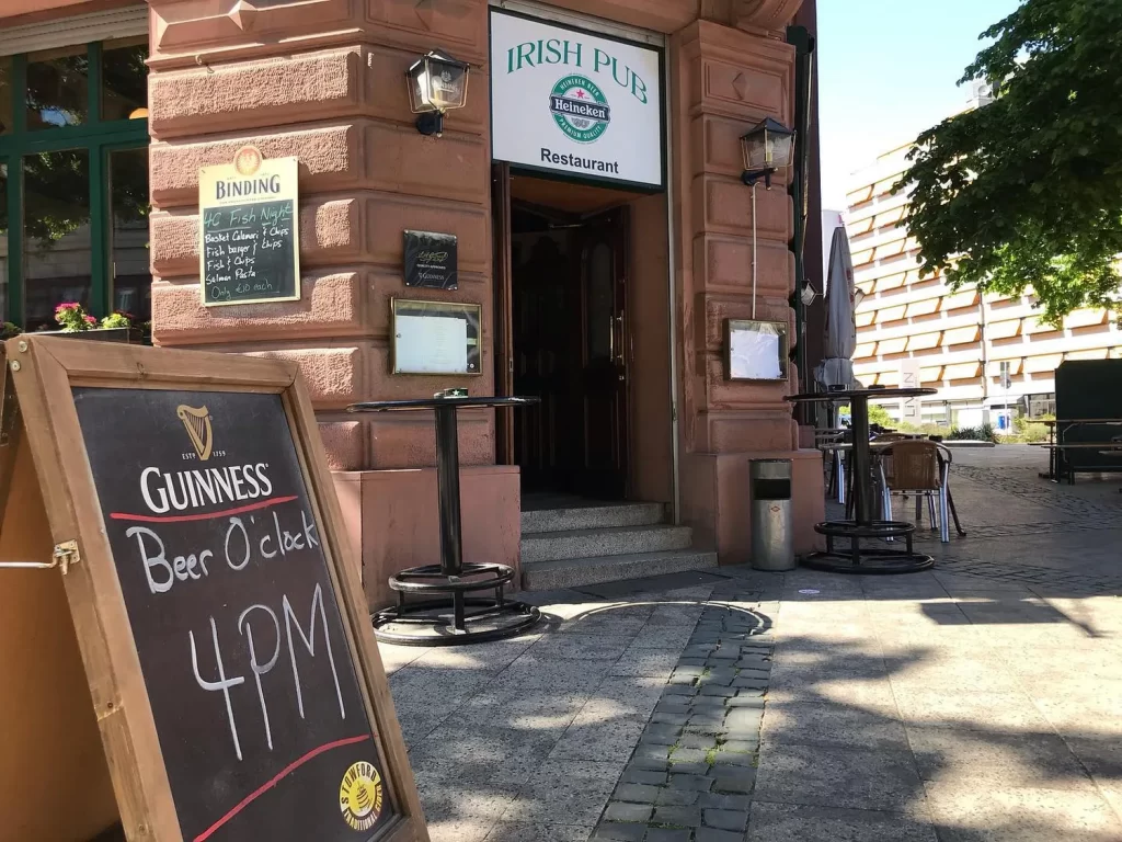 Reservation at THE FOUR CORNERS IRISH Francfort KEYS