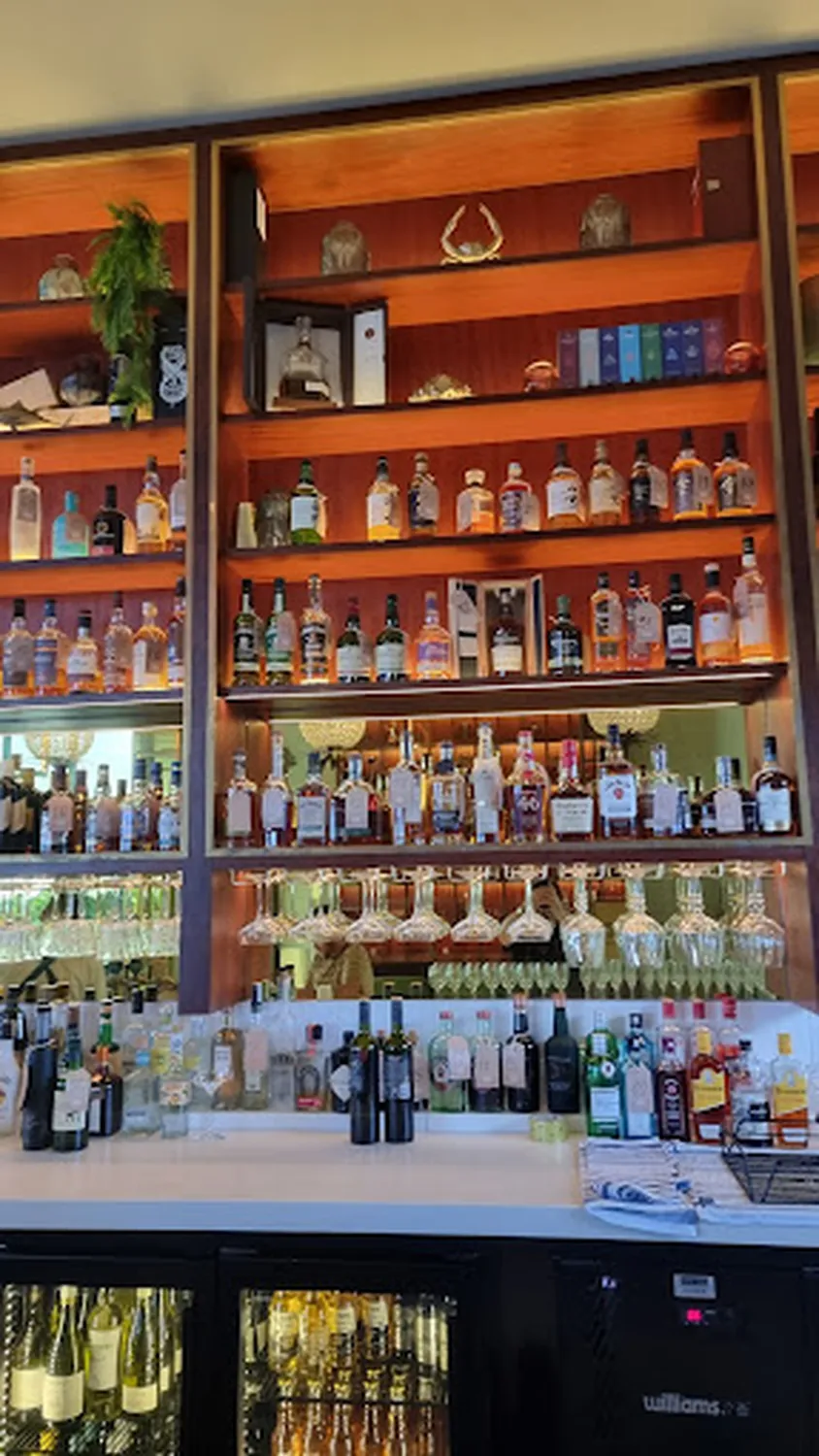 Whiskey and Wine bar restaurant Cairns