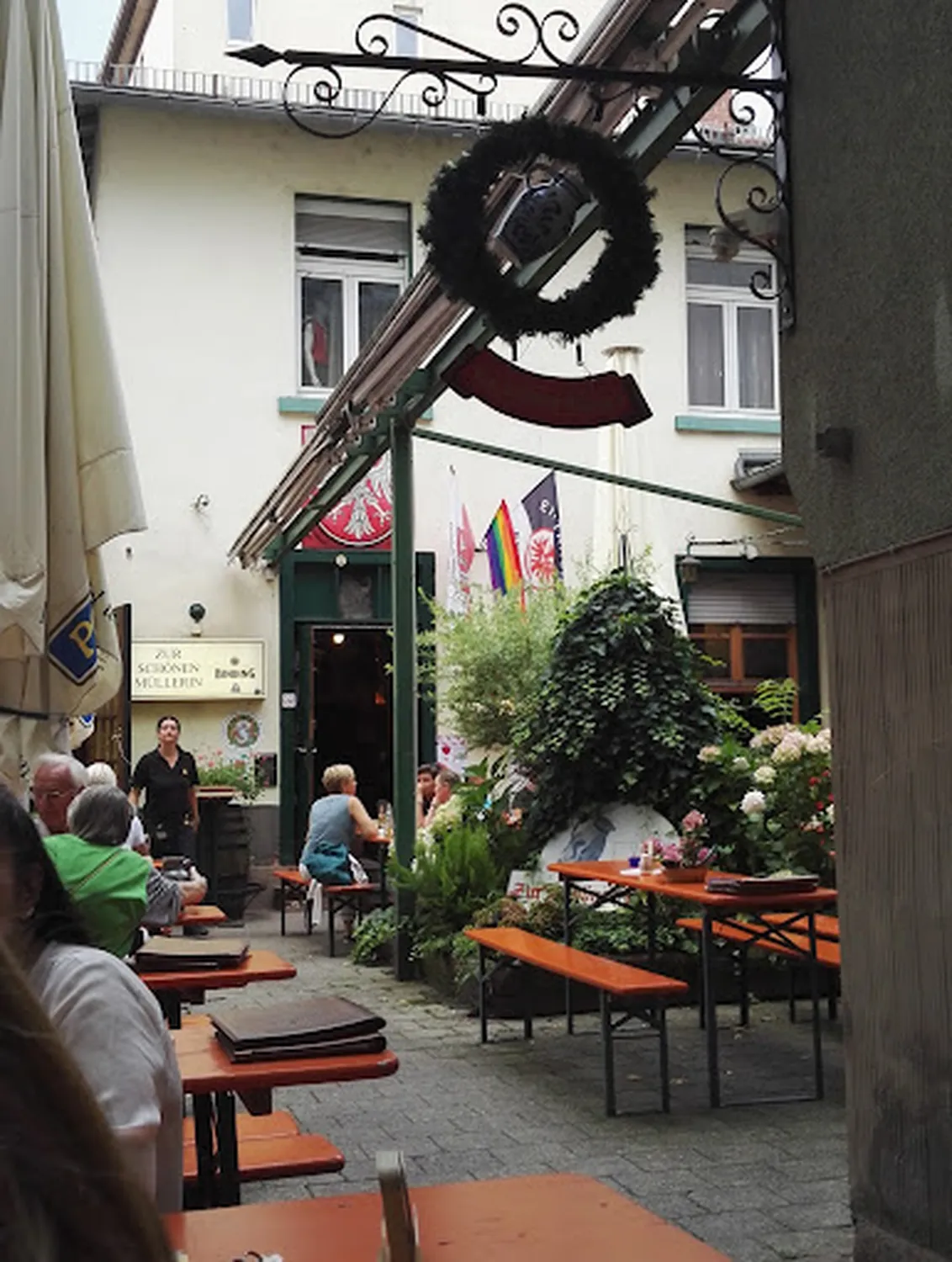 Zur Schönen restaurant Francfort