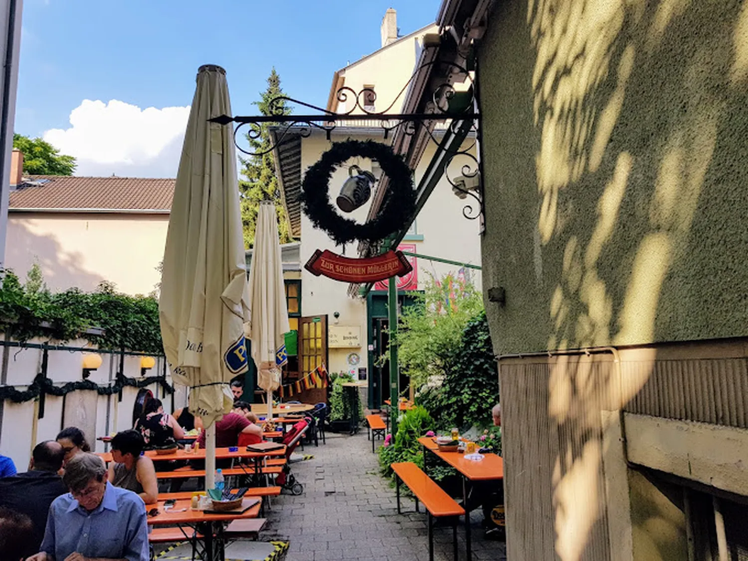 Zur Schönen restaurant Francfort