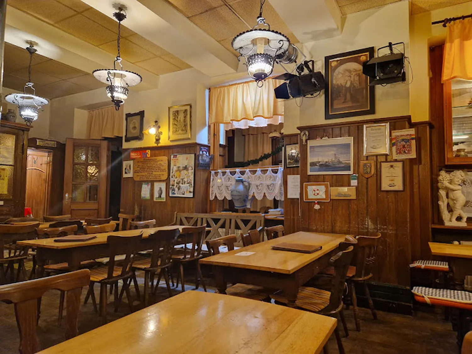 Zur Schönen restaurant Francfort