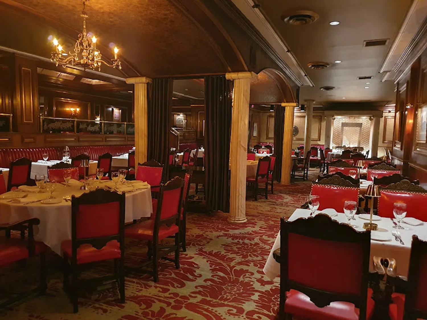 Caesar&#039;s Steakhouse Calgary