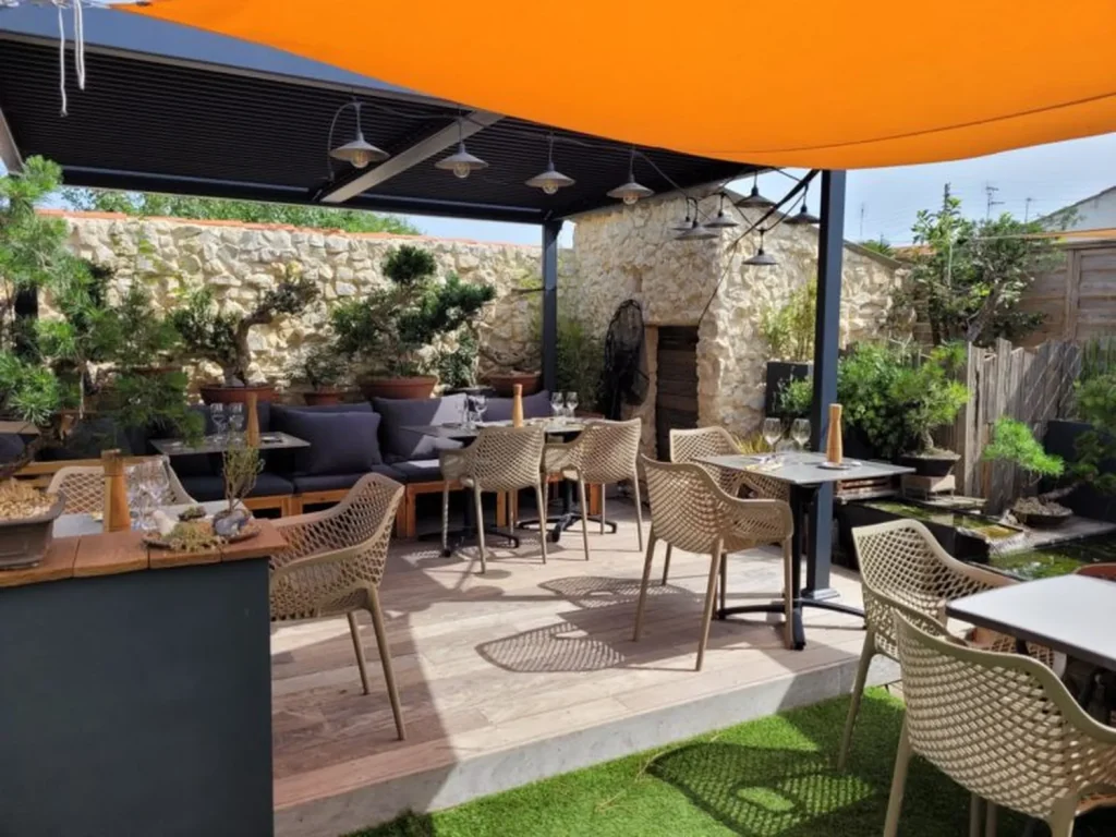 Reservation at LE BOUILLON restaurant La Rochelle KEYS