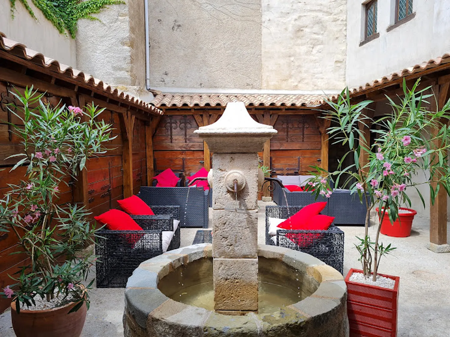 Reservation at LES BOURRIOLS restaurant Carcassonne KEYS
