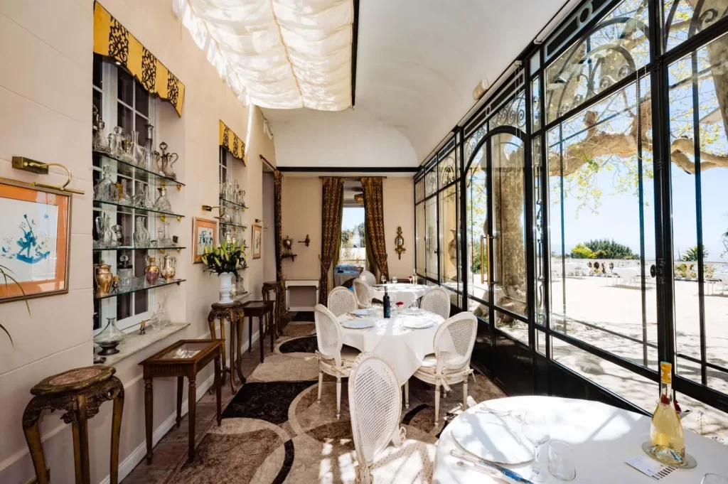 Reservation at LES PINS PENCHES Restaurant Toulon KEYS