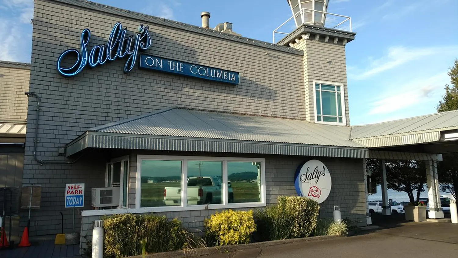 Salty's On The Columbia Restaurant Portland