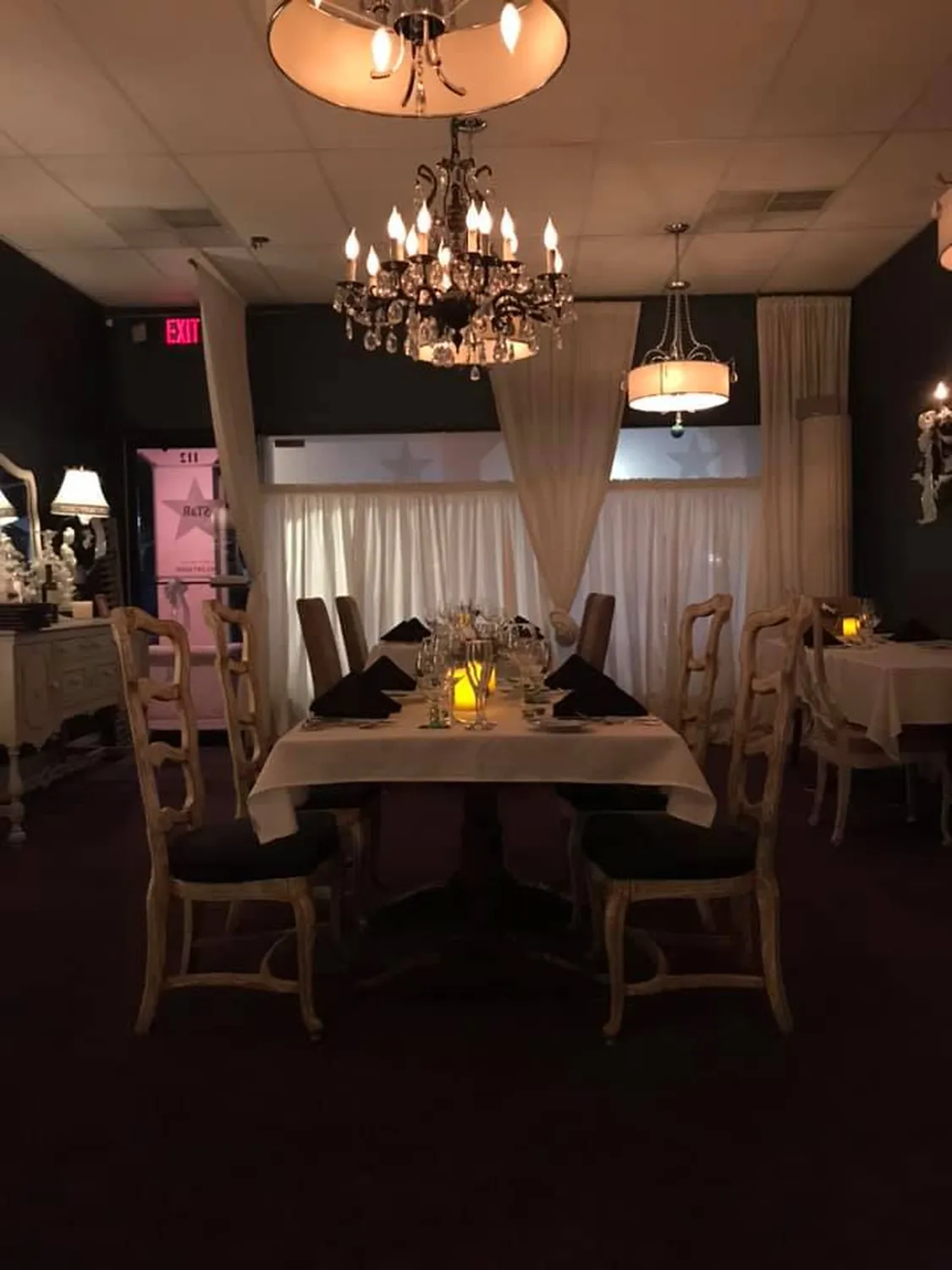 Six tables restaurant Boca Raton