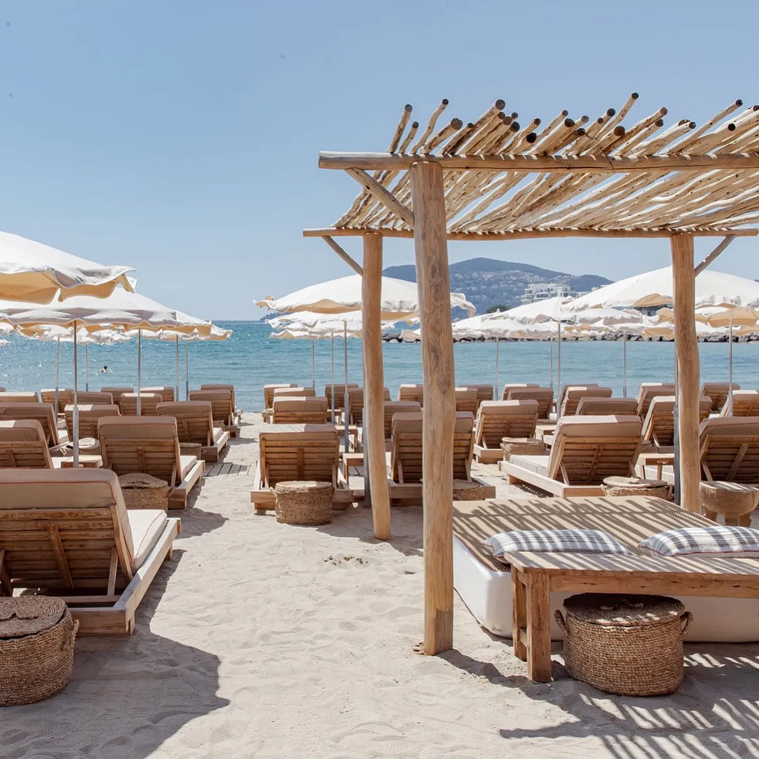 Reservation at PLAYA CHICA restaurant - Cannes | KEYS