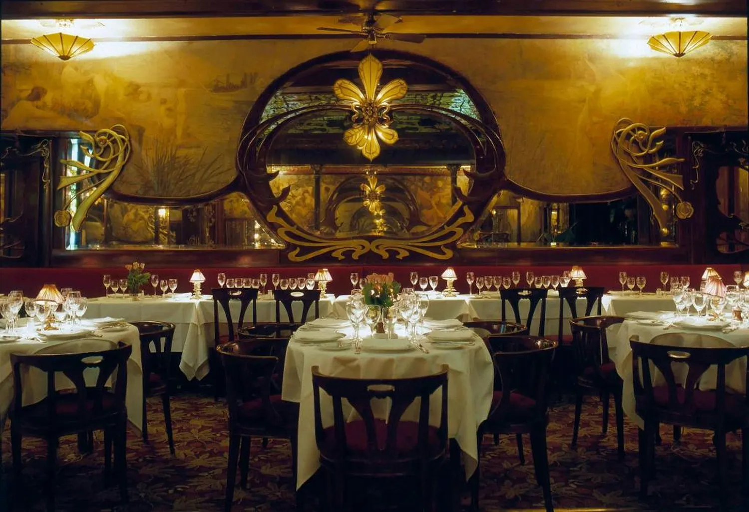 Maxim's restaurant Paris