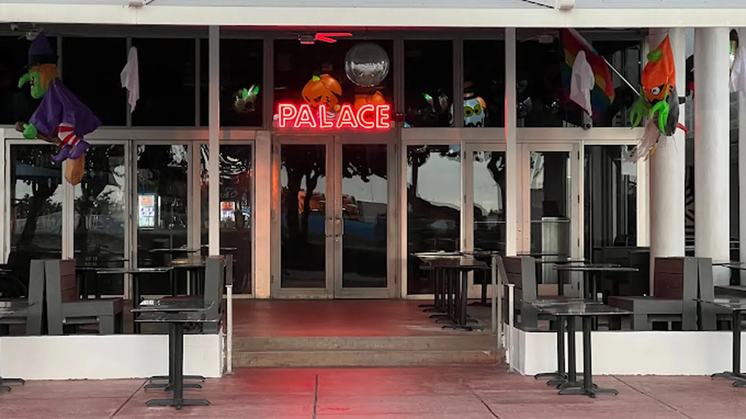 Palace Bar &amp; restaurant Miami Beach